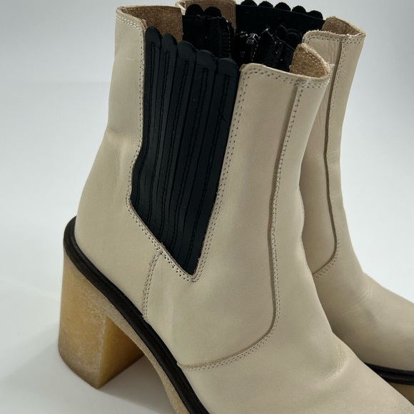 Free People Women's James Leather Chunky Lug Sole Chelsea Boots Bone - Picture 2 of 11